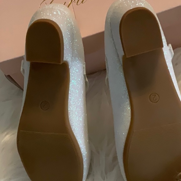 White Glitter Lace Flats with Bow And Pearl Detail - Picture 6 of 8